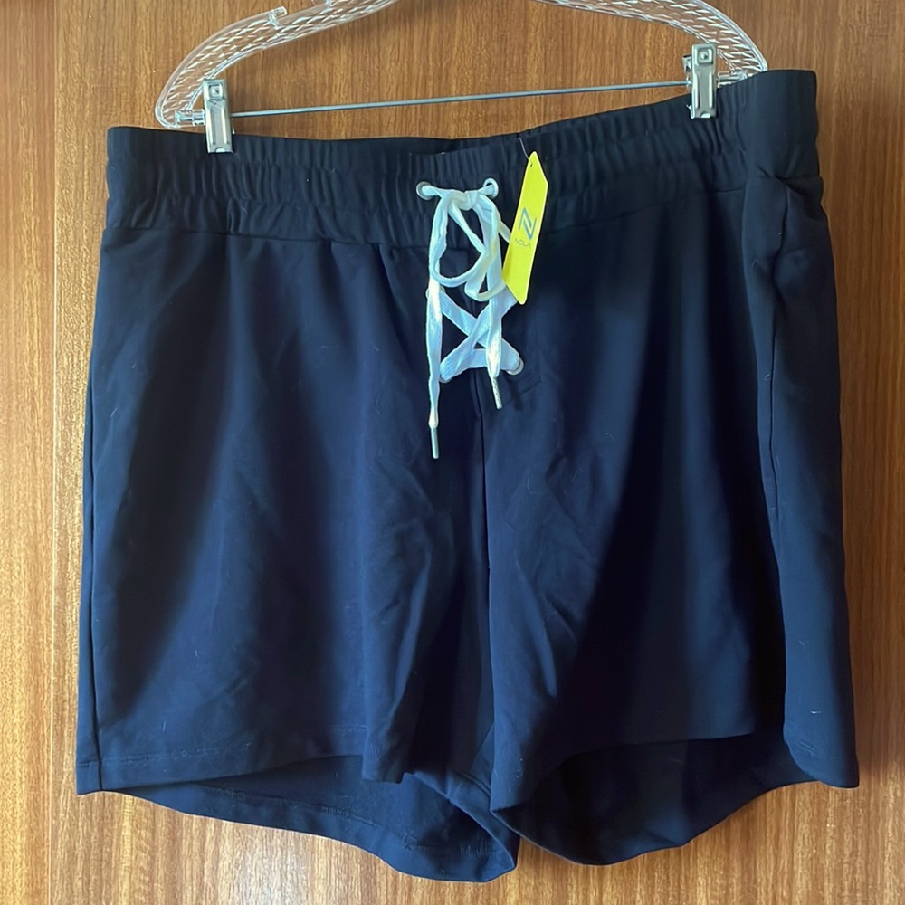 BNWT pair of black Nola shorts in a comfy cotton/poly/elastane blend. Inseam 3”